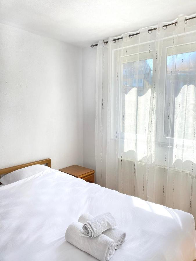 Zogu Apartments - City Center Pristina Exteriör bild